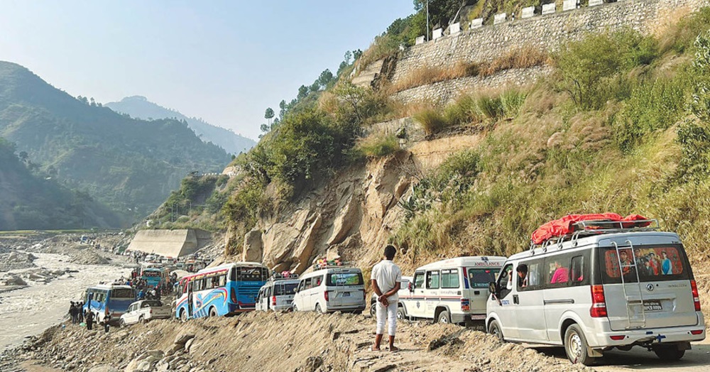 वीपी राजमार्गको काभ्रे खण्डमा राति यातायात सञ्चालनमा रोक