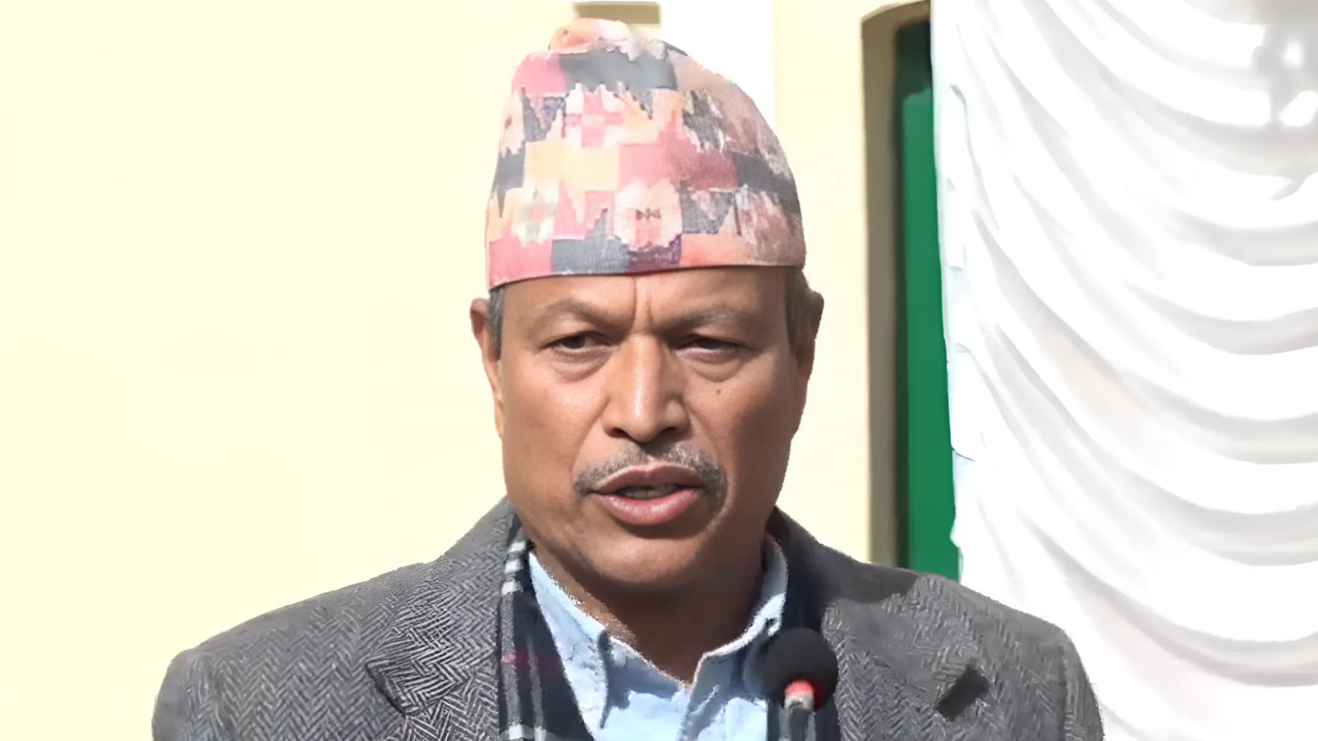 भीम रावल भन्छन्– ‘सरकार विदेशीसामु झुकेर नदीनाला सुम्पँदै छ’