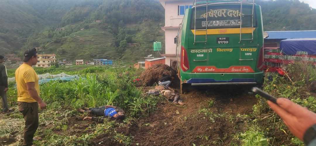 Image of https://mayorsap.com/storage/photos/10/Bus-accident-makwanpur.jpg