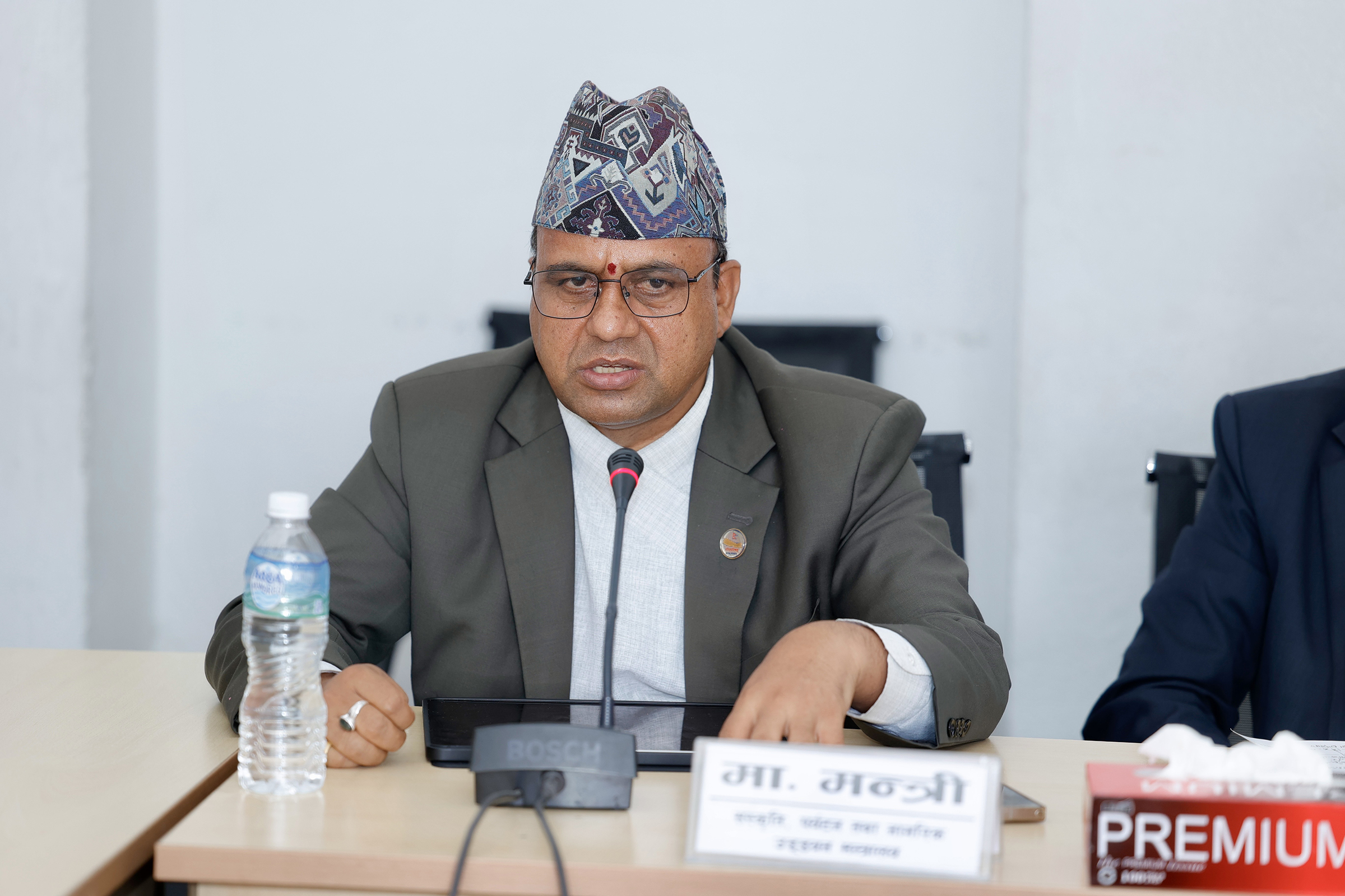 सरकारी कर्मचारीमा समर्पणको भावना छैन : पर्यटनमन्त्री पाण्डे