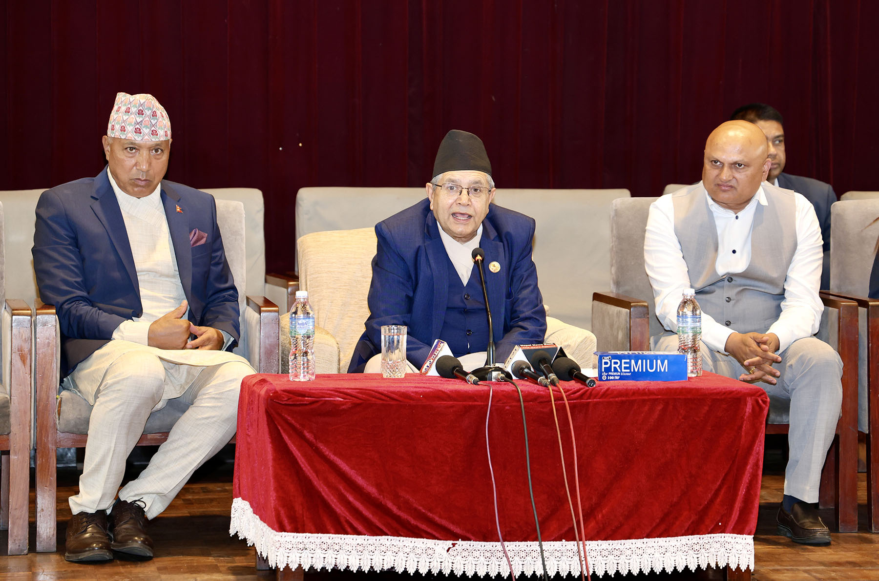 सभामुख घिमिरेद्वारा कलाकारसँग अन्तरक्रिया