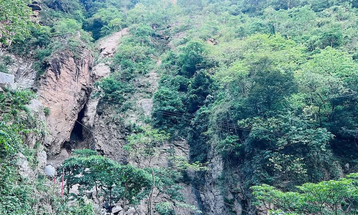 पर्यटक तान्न ऐनापहरामा ‘स्काइवाक’ बनाउँदै आँबुखैरेनी गाउँपालिका