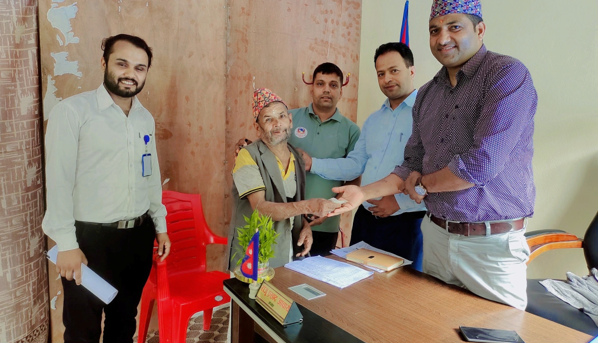 जलजला गाउँपालिकामा स्थानीय जातका गाई र हलगोरू पाल्नेलाई अनुदान