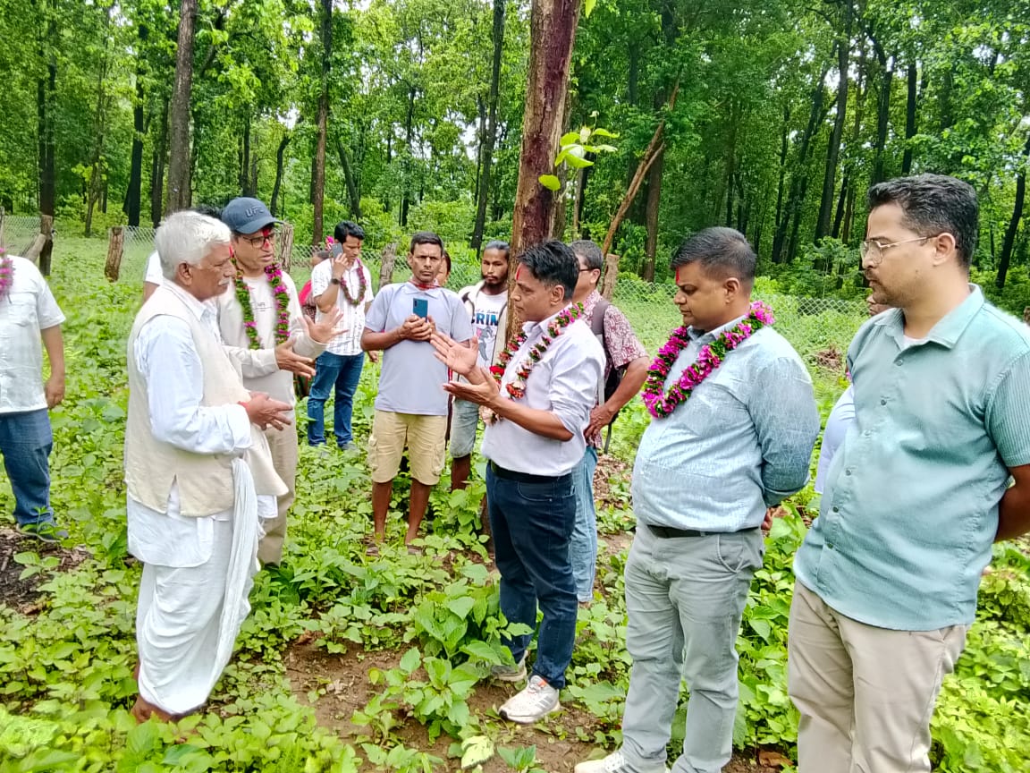 सामुदायिक वनद्वारा ‘आफ्नो गाउँ आफैँ बनाऊँ’ अभियान