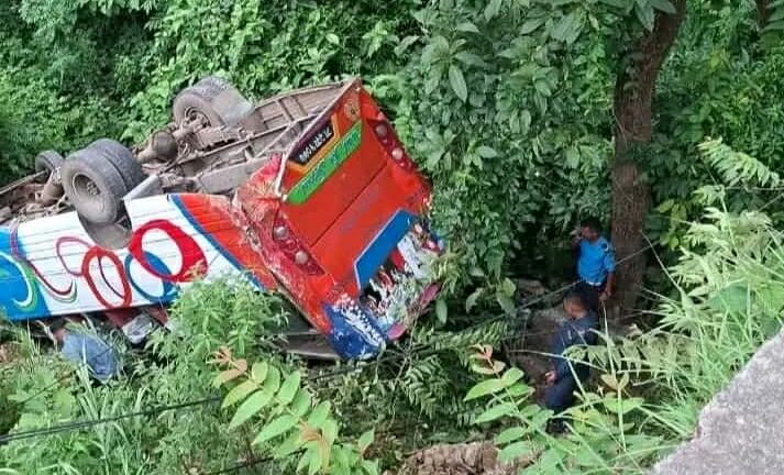 तनहुँको ऐना पहरामा यात्रुबाहक बस दु*र्घटना, उद्धार कार्य जारी