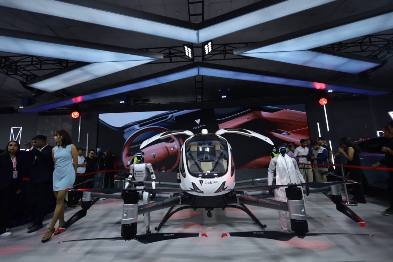 Image of https://mayorsap.com/storage/photos/10/flying_car.jpg