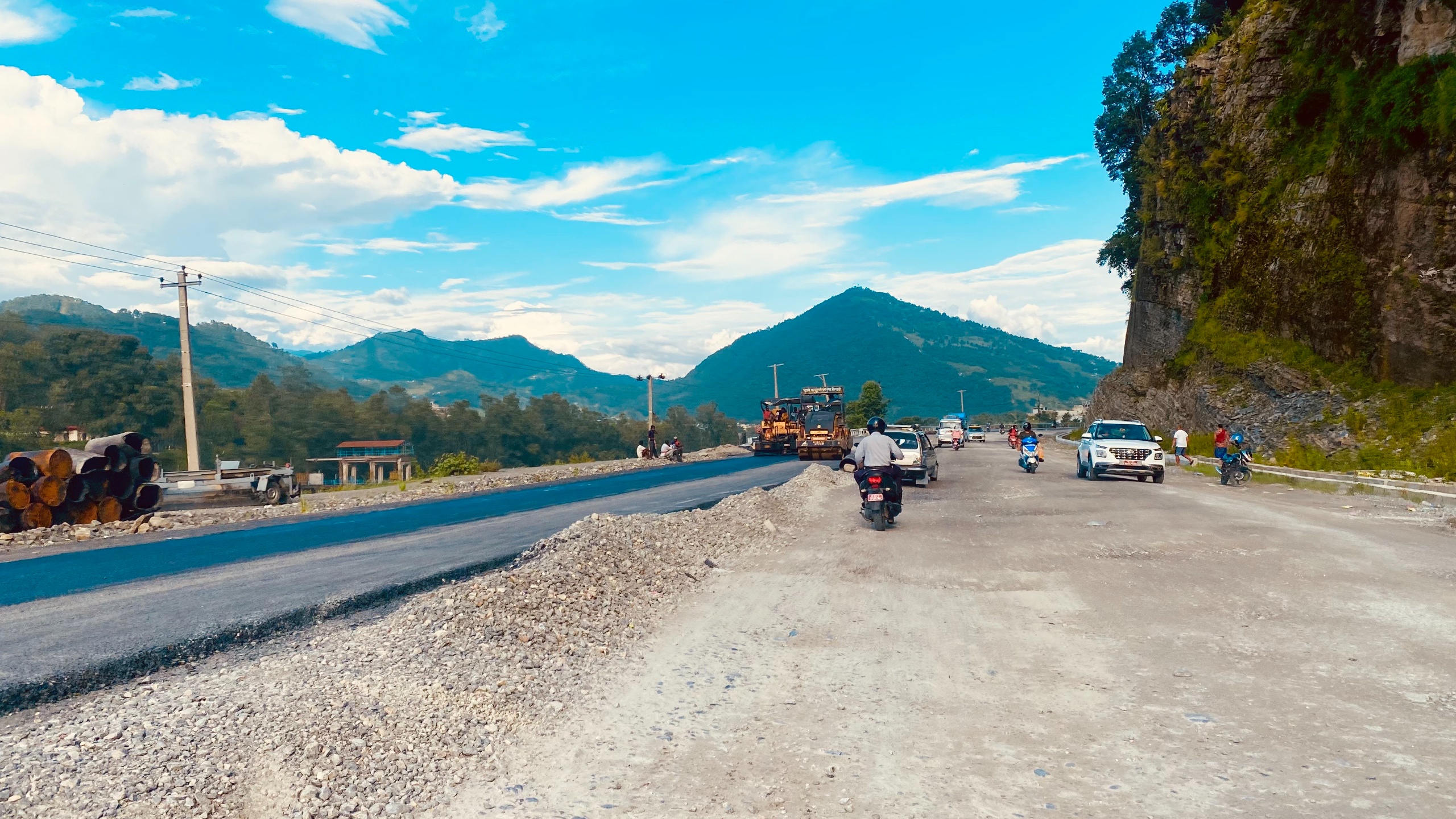 हरिचोक–याम्दी सडक निर्माणमा चरम ढिलासुस्ती, स्थानीय मर्कामा