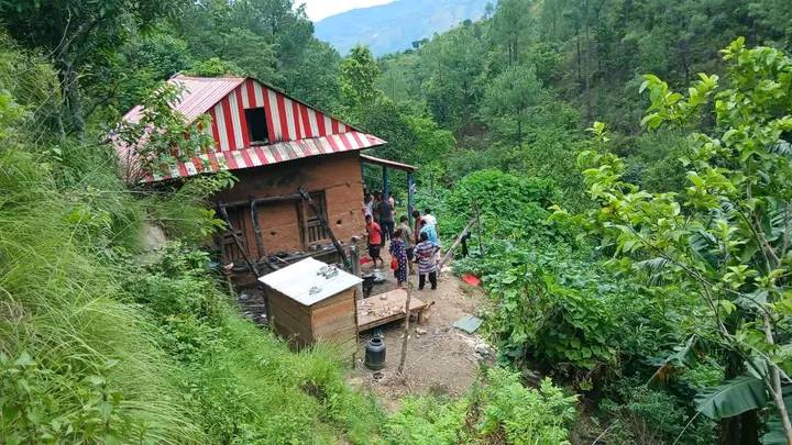 हायू परिवारले प्रहरीसँग भन्यो– केटाकेटी बिरामी परिरहने र धामीले पनि नबस्न भनेपछि थातथलो छाड्यौं