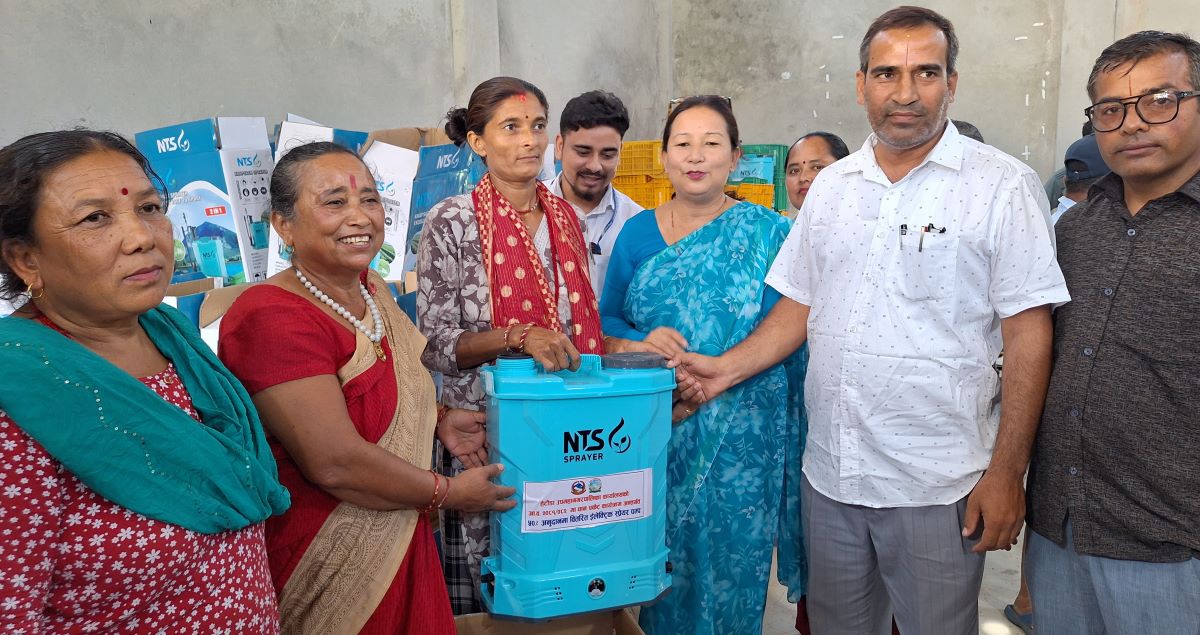 हेटौंडा उपमहानगरले धान पकेट क्षेत्रका किसानलाई  दियो यान्त्रिक उपकरण