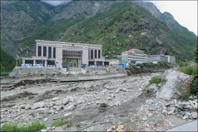 केरूङमा अलपत्र नेपालीलाई स्वदेश फर्काइँदै