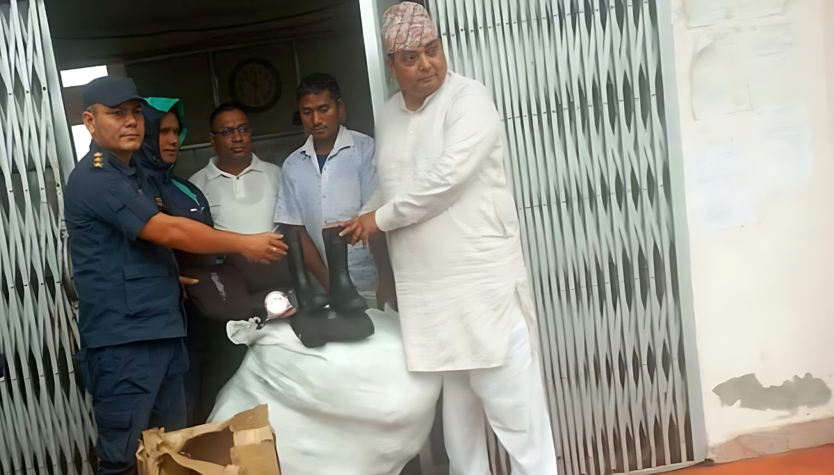 कृष्णपुर नगरपालिकाले प्रहरीका पाँच युनिटलाई दियो विपद् उद्धार सामग्री
