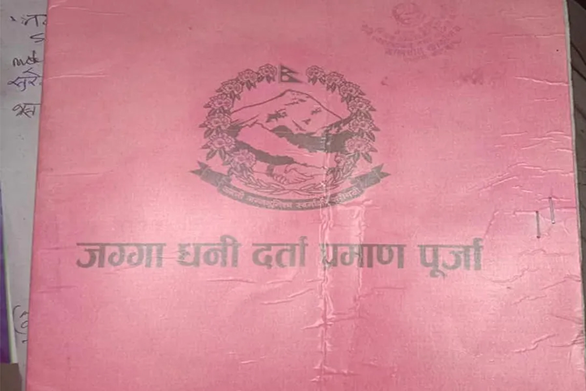 भक्तपुरको मल्लकालीन बस्तीका बासिन्दालाई सयौँ वर्षपछि लालपुर्जा वितरण