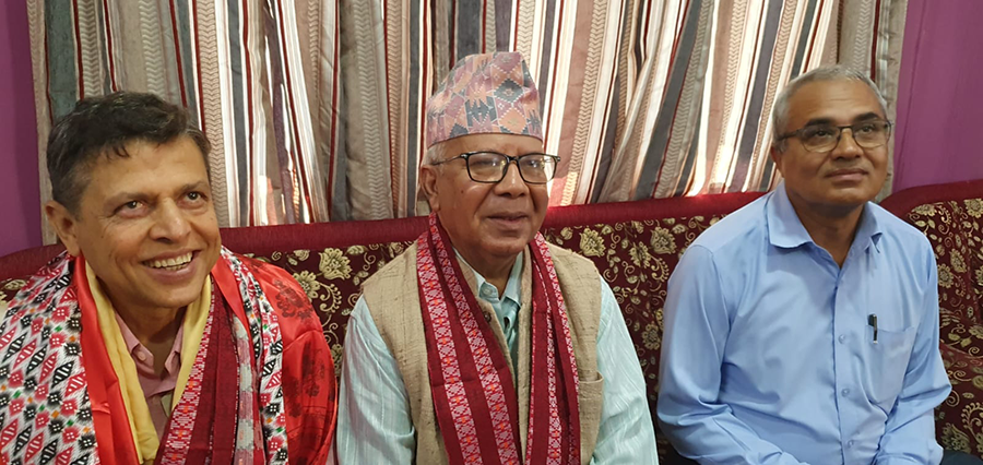 सरकार परिवर्तन गर्न ओलीलाई बिदा गर्नुपर्छ : माधव नेपाल