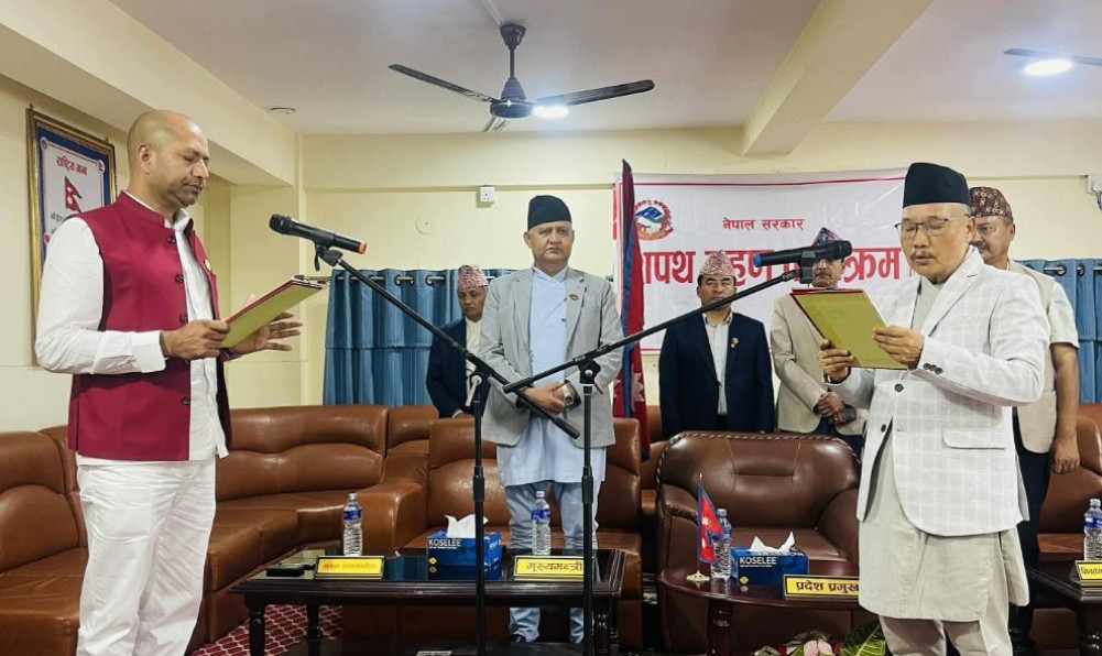 लुम्बिनीका नवनियुक्त खेलकुद मन्त्री पाण्डेले शपथ लिए