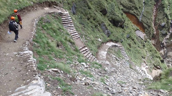 धौलागिरि आधार शिविर जाने पदमार्ग निर्माण