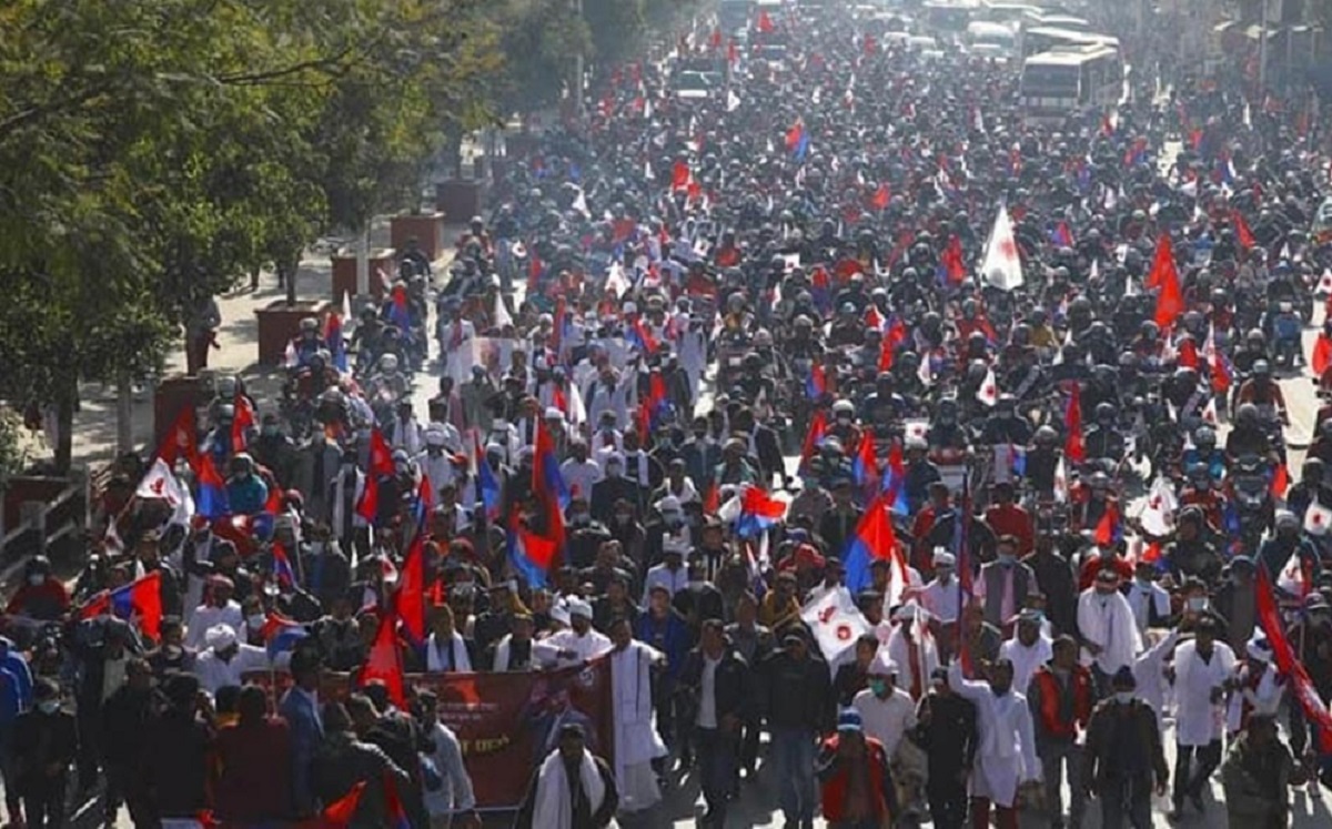 आज काठमाडौंमा एमाले र राजावादीले प्रदर्शन गर्दै
