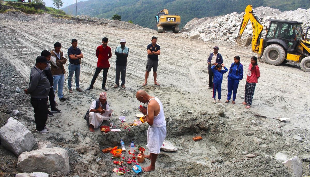 समुदायबाट निःशुल्क जग्गा पाएपछि रघुगंगा गाउँपालिकाले बनाउन थाल्यो प्रशासकीय भवन