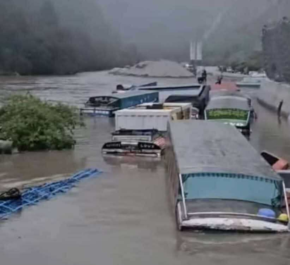 रसुवा बाढी अपडेटः सवारीसाधन बगायो, हाइड्रोपावरमा क्षति
