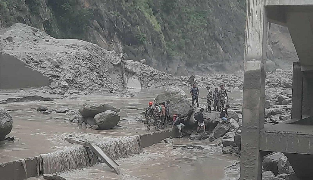 रसुवा बाढीः उद्धारमा खटिएका ३ प्रहरी र ६ चिनियाँसहित १८ जना बेपत्ता