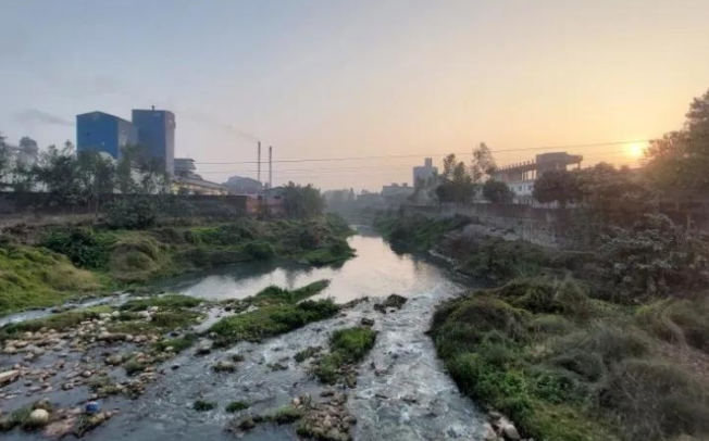 सिर्सिया नदीमा औद्योगिक फोहर मिसाउनेलाई स्थानीय प्रशासनले कार्बाही गर्ने