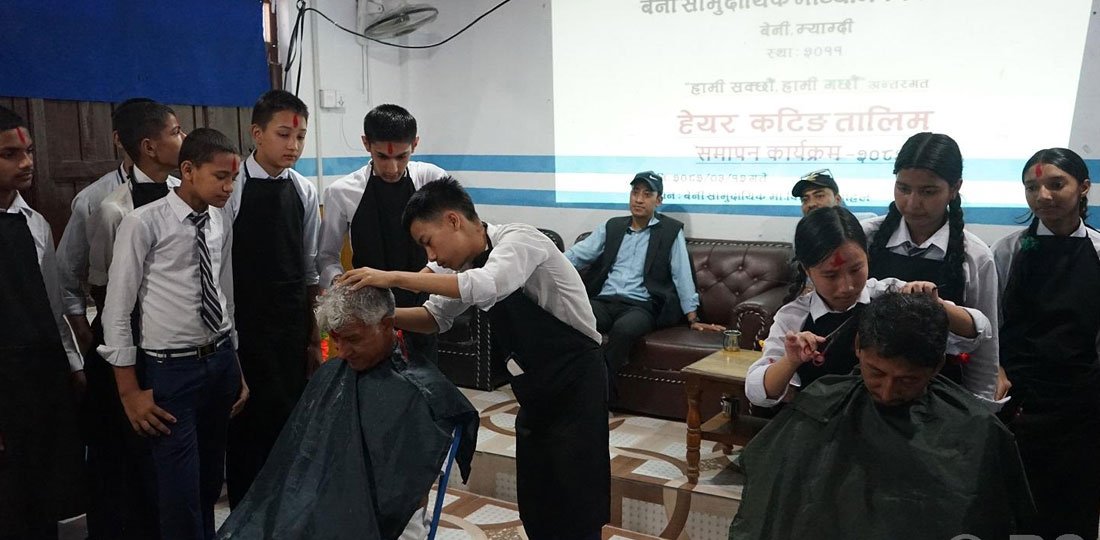 बेनी नगरपालिकाको ‘उइ क्यान, उइ डु’ कार्यक्रम: विद्यार्थीलाई पढाईसँगै सिप