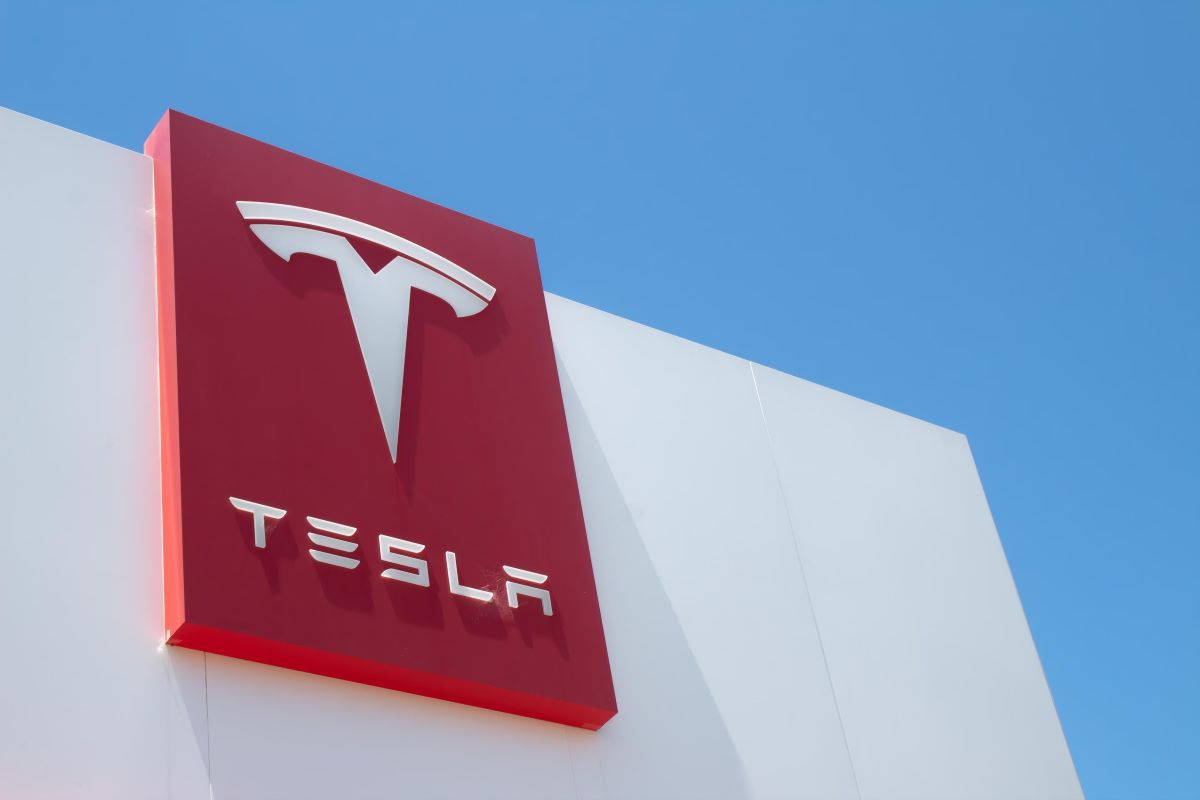 Image of https://mayorsap.com/storage/photos/10/tesla.jpg