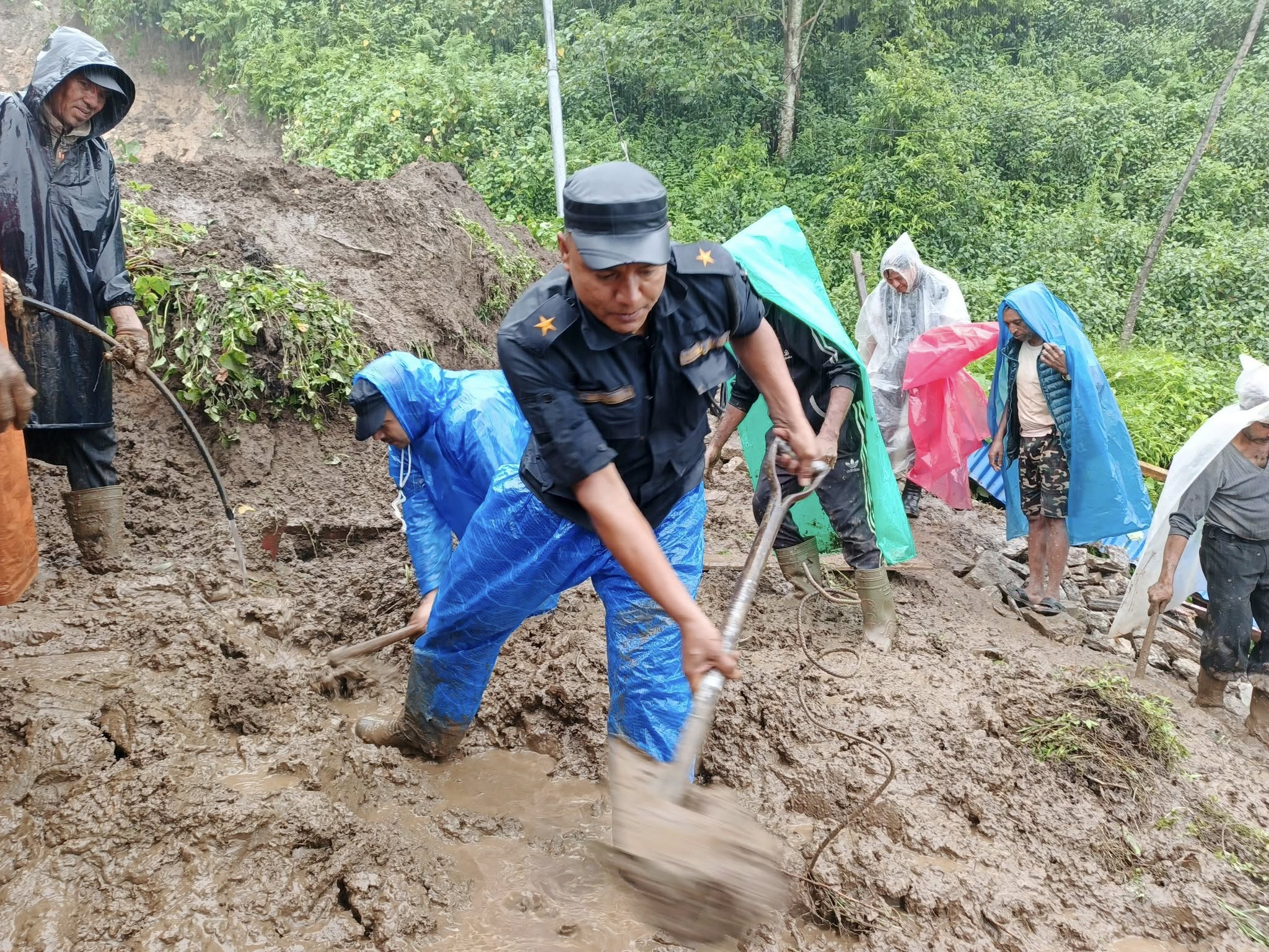 भेटियो पहिरोमा पुरिएका दम्पतीको श*व