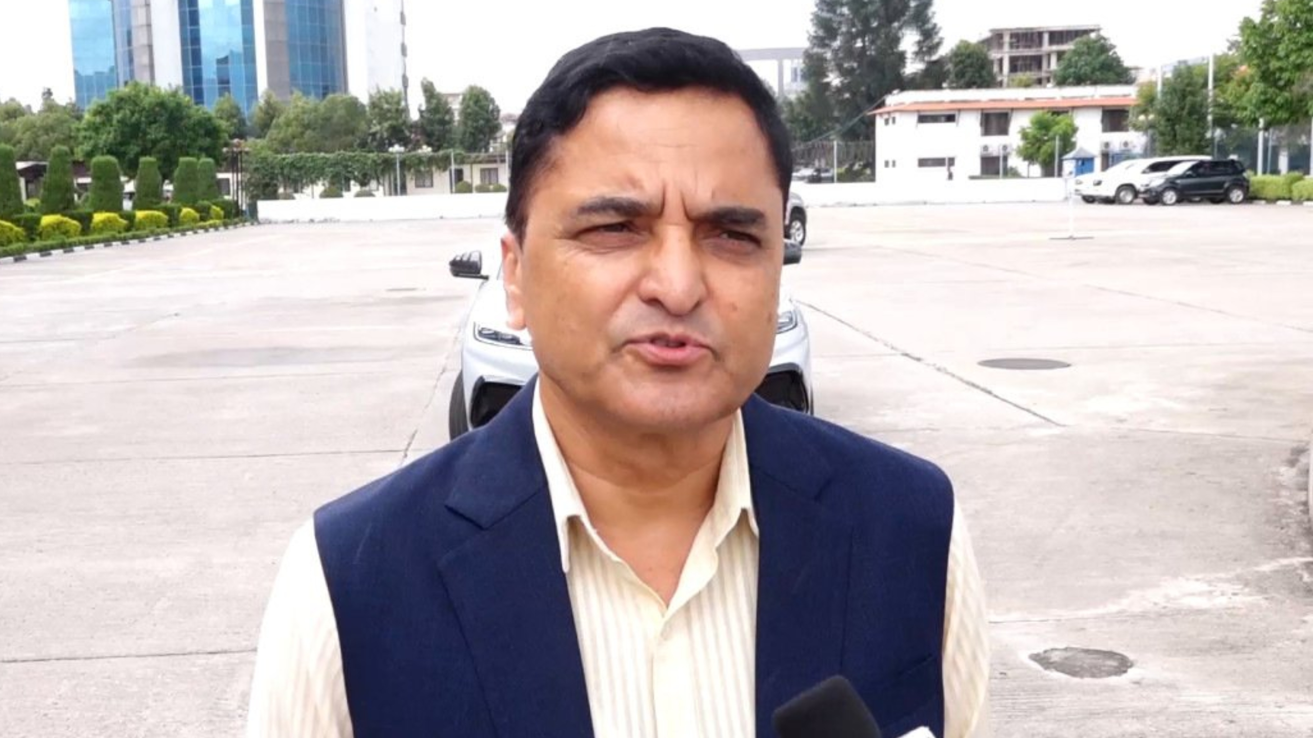 प्रधानमन्त्रीलाई योगेशको आग्रहः ‘सुशासनमा सम्झौता होइन, दोषीलाई कठोर कारबाही गर्नुहोस्’